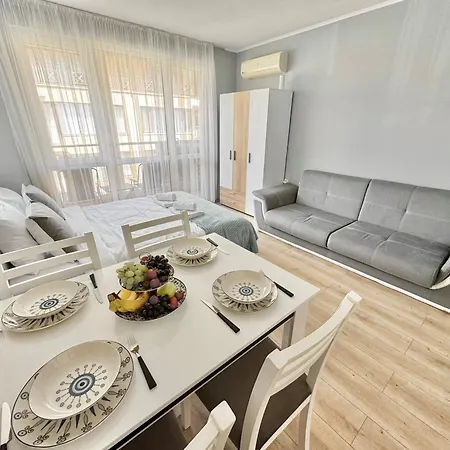 Apartmán Sea Breeze With Balcony 250 Metres For The Sveti Vlas